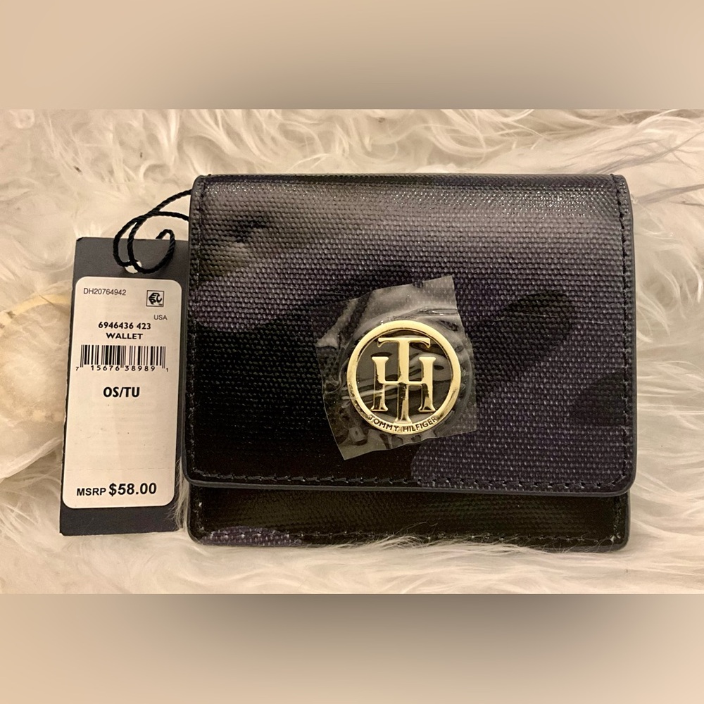 NWT MSRP $58 Tommy Hilfiger Camo Wallet NWT